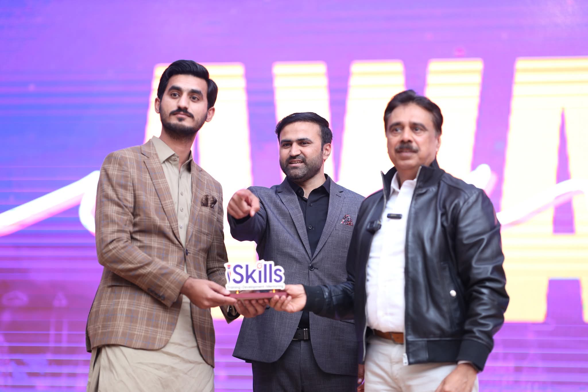 Aswad Khan receiving award from Salim Ghauri, Founder and CEO of NetSol Technologies